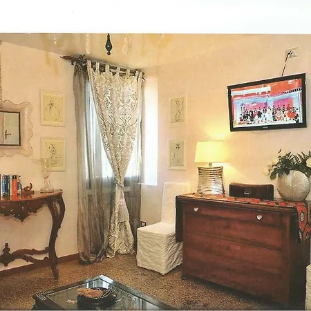 Luxury House Dorsoduro Salute Holiday home Venice